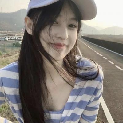 如月微笑
